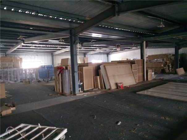 化妝品柜生產(chǎn)車(chē)間